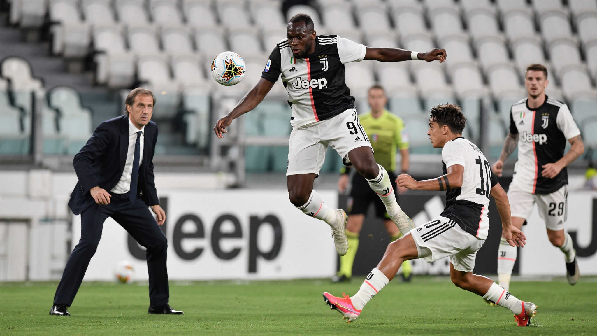 对于阿莱格里而言，他对强大且灵活的中场有着天然青睐